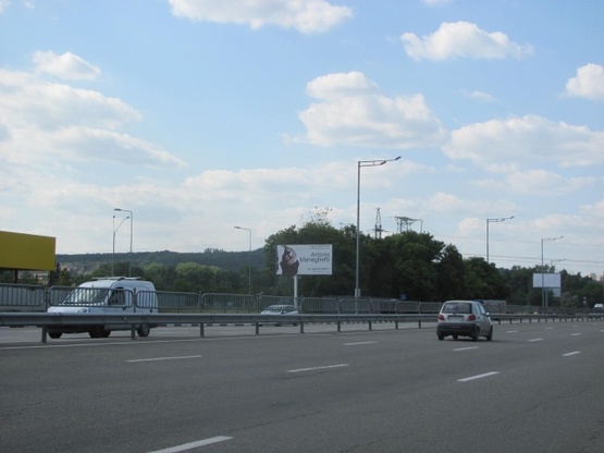 Фото рекламной плоскости по адресу Столичное шоссе (напротив СТО Мерседес, ТРЦ "Домосфера", АЗС "WOG", вьезд в город)