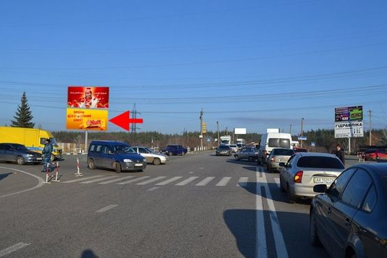 Фото рекламной плоскости по адресу Окружная возле въезда на авторынок "ЛОСК" 1  (низ), нижняя плоскость.