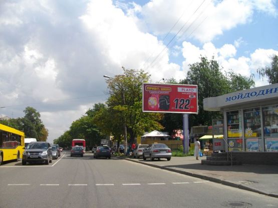Фото рекламной плоскости по адресу ул.Дегтяревская,15,ул.Зоологическая на ст.м.Лукьяновка (на светофоре)