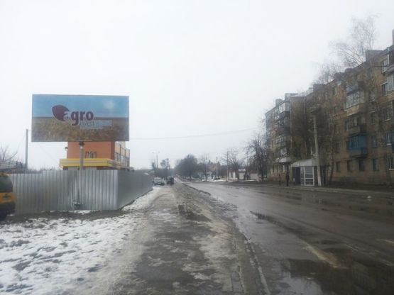 Фото рекламной плоскости по адресу г. Яготын, ул. Независимости, напротив №20, остановка "Радгоспна" Фото рекламной плоскости по адресу г. Яготын, ул. Независимости, напротив №20, остановка "Радгоспна"