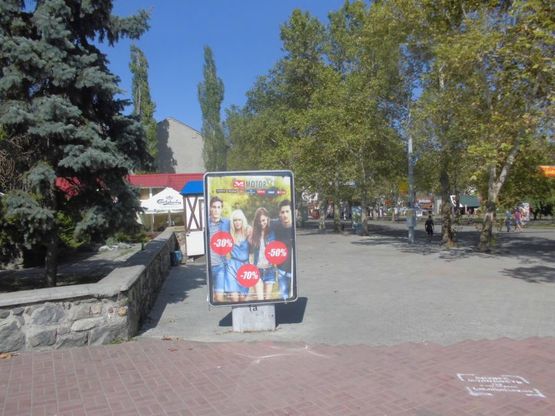 Фото рекламной плоскости по адресу пр. Леніна - вул. Радянська (магазин 100)