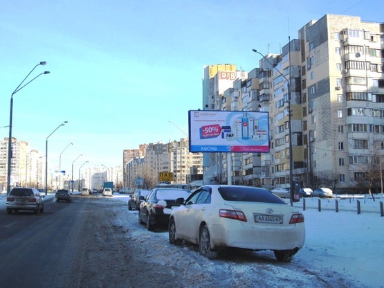 Фото рекламной плоскости по адресу Ахматовой ул., 15 (ПриватБанк, Торговый комплекс) напросп. к Харьковскому шоссе
