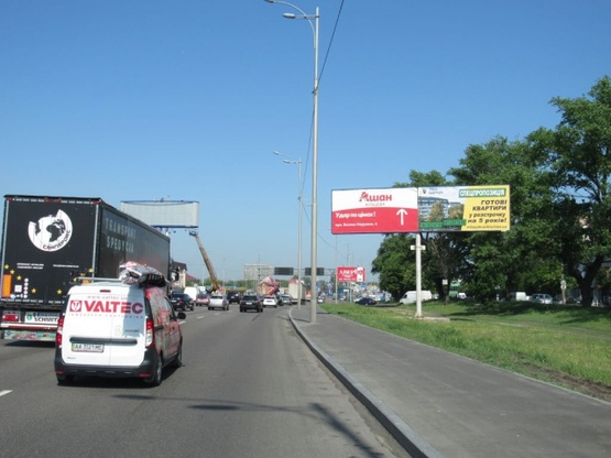 Фото рекламной плоскости по адресу Зодчих ул., 32, Кольцевая дорога (в направлении проспекта Победы,  Новая Почта,Ашан, Эльдорадо