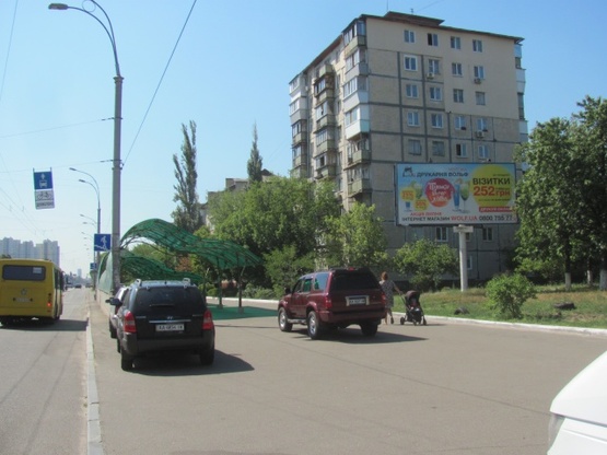 Фото рекламної площини за адресою Перова бул., 13 (маркет "Фора", Библиотека им. П.М.Буйка, магазин "MOYO", направление к Броварскому просп.)