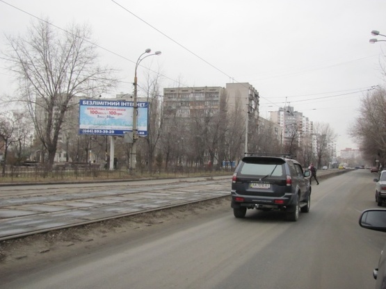 Фото рекламної площини за адресою Алма-Атинская ул., напротив №4 (маркет "Фора", салон красоты "Ника"), направ. из центра города