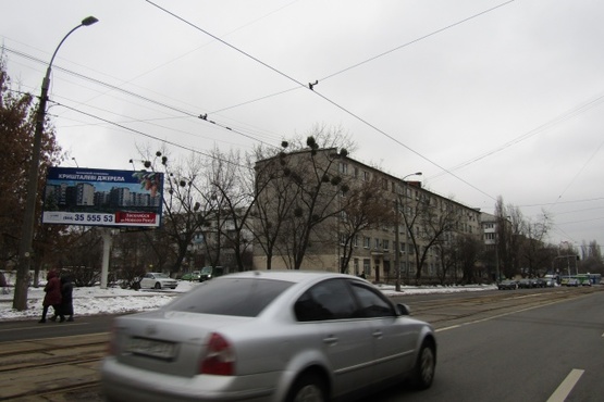 Фото рекламної площини за адресою Пражская ул., 31, ( УкрПочта, А-Банк, маркет "Фора"), направ. из центра города