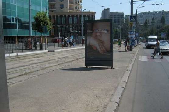 Фото рекламной плоскости по адресу 10 Квітня пл. - Генуезська вул. - Піонерська вул.