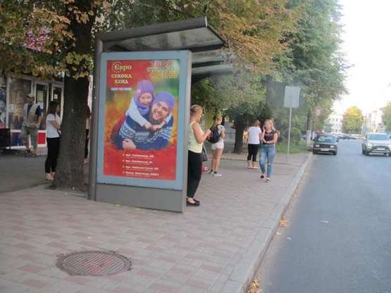 Фото рекламной плоскости по адресу Байди-Вишневецького вул., 32 (зупинка)