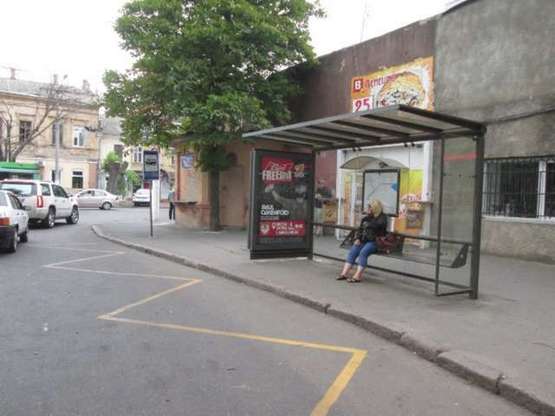 Фото рекламной плоскости по адресу Льва Толстого пл. - Дьогтярна вул., 20 (остановка)