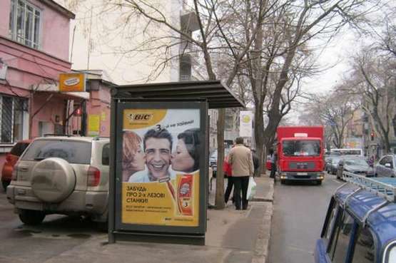 Фото рекламной плоскости по адресу Успенська вул., 38 - Пушкінська вул. (остановка)