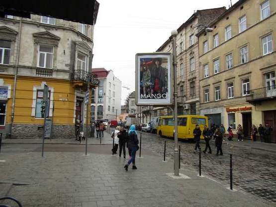 Фото рекламної площини за адресою Пантелеймона Куліша вул. - Вагова вул. (в центр)
