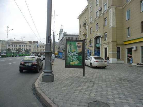 Фото рекламной плоскости по адресу Конституції пл. - Університетська вул.