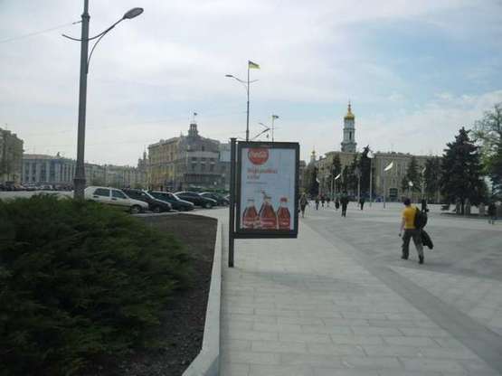 Фото рекламной плоскости по адресу Конституції пл., 11