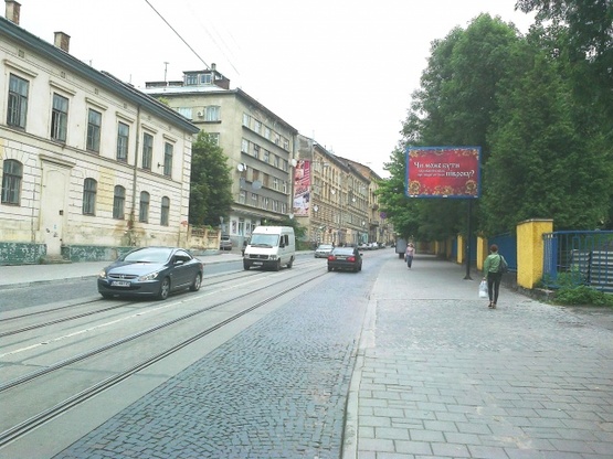 Фото рекламної площини за адресою Лычаковская ул., напротив дома №37 (Военный госпиталь, КредоБанк, церковь Св.Антония, киностудия "Галичина-фильм"), направл. из центра Фото рекламної площини за адресою Лычаковская ул., напротив дома №37 (Военный госпиталь, КредоБанк, церковь Св.Антония, киностудия "Галичина-фильм"), направл. из центра