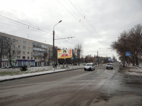 Фото рекламной плоскости по адресу Роменская ул., 87, (Университет им. А.Макаренко, ПриватБанк, АЗС "ОККО", АЗС "Marshal"), направл.из города Фото рекламной плоскости по адресу Роменская ул., 87, (Университет им. А.Макаренко, ПриватБанк, АЗС "ОККО", АЗС "Marshal"), направл.из города