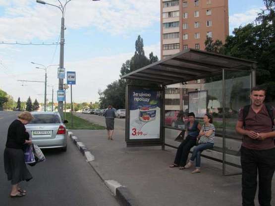 Фото рекламной плоскости по адресу Гагаріна просп., 84 (зупинка)
