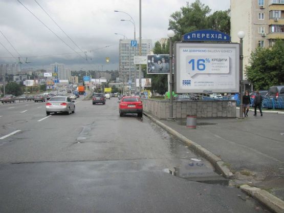 Фото рекламної площини за адресою Дружби народів бульв., 5: Київспортклуб, ресторан "Мамбо", магазин мобільного зв"язку (№2 - на правл на Московську пл) Фото рекламної площини за адресою Дружби народів бульв., 5: Київспортклуб, ресторан "Мамбо", магазин мобільного зв"язку (№2 - на правл на Московську пл)