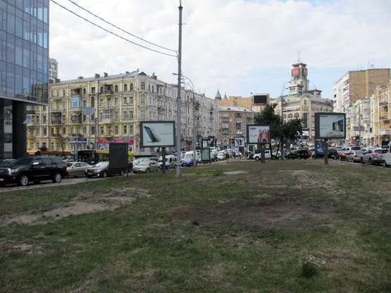 Фото рекламной плоскости по адресу Басейна вул., на розподільнику №1 (БЦ "Gulliver") (у напрямку Бесарабки) Фото рекламной плоскости по адресу Басейна вул., на розподільнику №1 (БЦ "Gulliver") (у напрямку Бесарабки)
