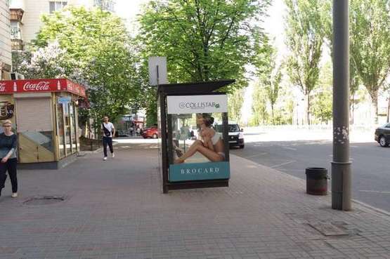 Фото рекламной плоскости по адресу Лесі Українки бульв., 14;_ зупинка громадського транспорту