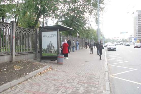 Фото рекламної площини за адресою Лесі Українки бульв., 27___зупинка громадського транспорту
