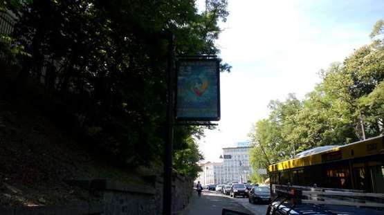 Фото рекламной плоскости по адресу Володимирський узвіз, №20 - на опорі 3м - №4