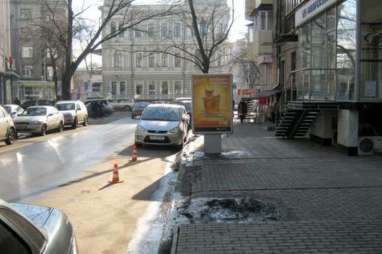 Фото рекламної площини за адресою Алчевських вул. (Артема вул.), 1/13 Фото рекламної площини за адресою Алчевських вул. (Артема вул.), 1/13