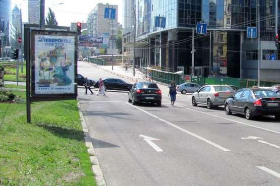 Фото рекламної площини за адресою Басейна вул., 12 на газоні №4 в напр. бульв. Лесі Українки (№1-скролл) Фото рекламної площини за адресою Басейна вул., 12 на газоні №4 в напр. бульв. Лесі Українки (№1-скролл)