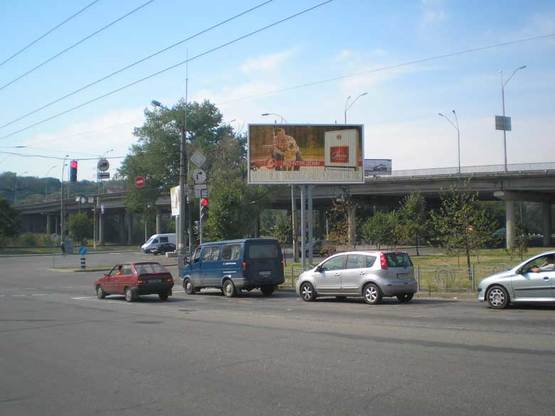 Фото рекламної площини за адресою ул. Киквидзе, выезд на Железнодорожное шоссе, на светофоре Фото рекламної площини за адресою ул. Киквидзе, выезд на Железнодорожное шоссе, на светофоре