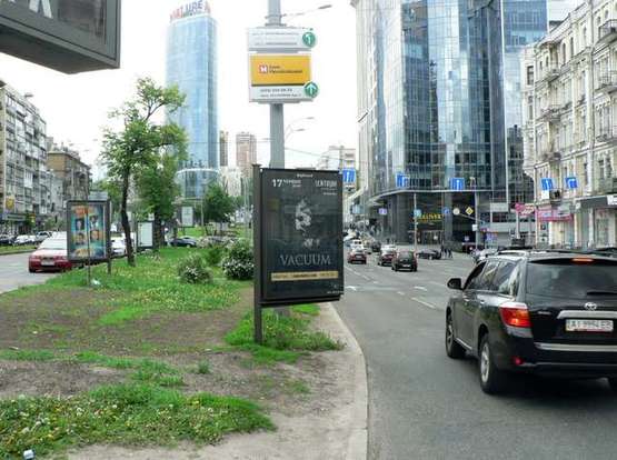 Фото рекламной плоскости по адресу Басейна вул., 12 (на газоні) №1 в напр. бульв. Лесі Українки (№3-скролл) Фото рекламной плоскости по адресу Басейна вул., 12 (на газоні) №1 в напр. бульв. Лесі Українки (№3-скролл)