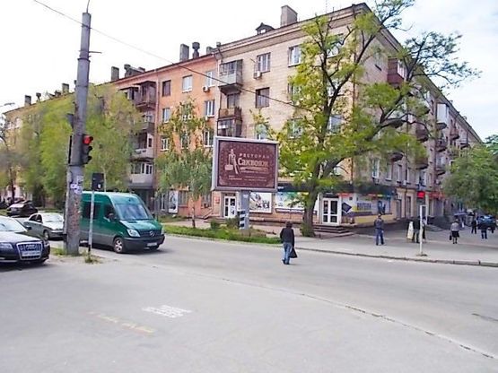 Фото рекламной плоскости по адресу Новицкого ул.,8 - Соборный пр. ЦЕНТРАЛЬНАЯ ЗОНА (100 м. к Кинотеатру им.Довженко)