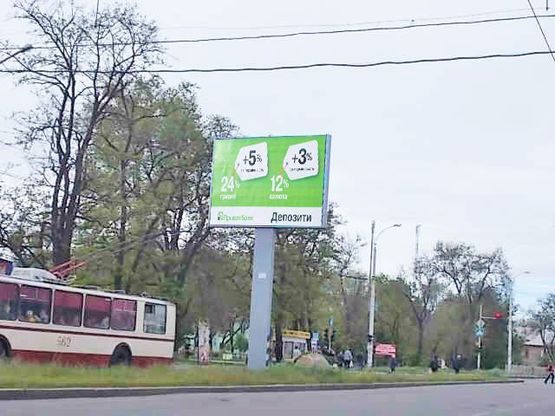 Фото рекламної площини за адресою Космическая ул.,21 ( рынок "Южный", магазин "АТБ") в центр к Проспекту Соборный