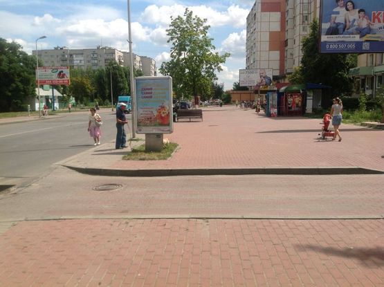 Фото рекламной плоскости по адресу вул.Жовтнева 20