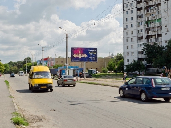 Фото рекламної площини за адресою ул. Николая Михновского, 11, напротив магазина "АТБ", возле супермаркета "Фуршет", движение в центр. Индустриальный р-н. Фото рекламної площини за адресою ул. Николая Михновского, 11, напротив магазина "АТБ", возле супермаркета "Фуршет", движение в центр. Индустриальный р-н.