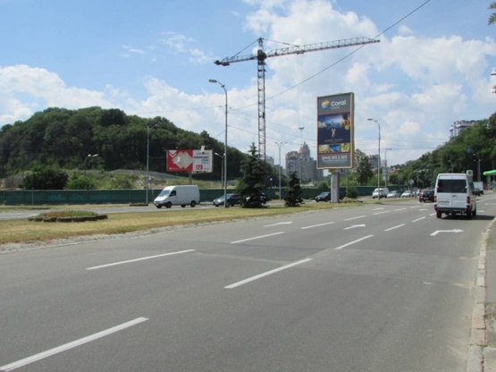 Фото рекламної площини за адресою Площадь ГВОВ разделитель (Старонаводницкая/Мазепы)