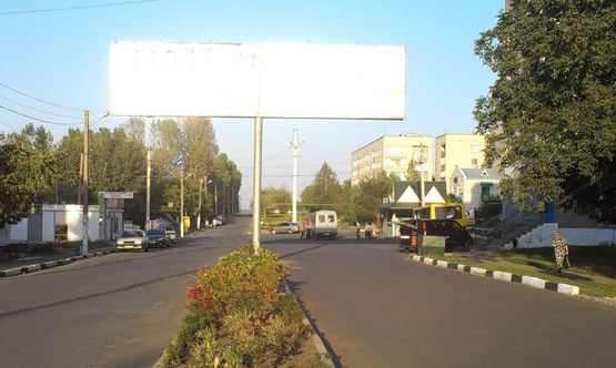 Фото рекламної площини за адресою пр-кт Победы на разделительной полосе напротив жилого здания   №30 (район ЦРБ)