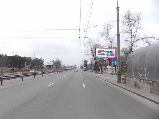 Фото рекламної площини за адресою Перова бул, 6 напр. от Броварского пр-кта в сторону ТЦ "Квадрат" (остановка)