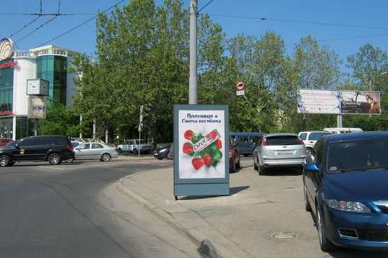 Фото рекламної площини за адресою 10 Квітня пл. - Генуезська вул. - Піонерська вул.