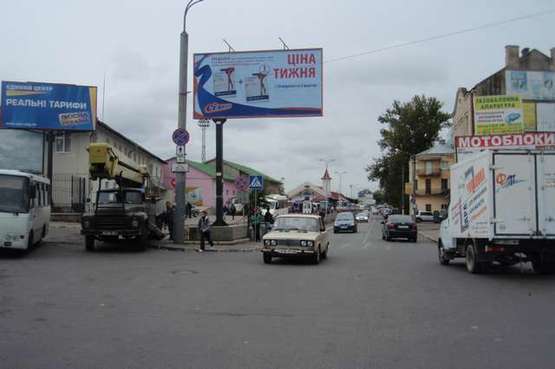 Фото рекламной плоскости по адресу Привокзальна пл. - Залізнична вул. - Гаркушi вул.