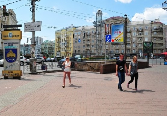 Фото рекламної площини за адресою Льва Толстого пл.