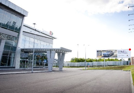 Фото рекламної площини за адресою Медовая ул., 2 Площадь перед выходом/выездом из Терминала (Терминал В)