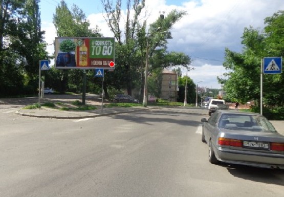 Фото рекламной плоскости по адресу Юлиуса Фучика ул. , 10 (напротив)