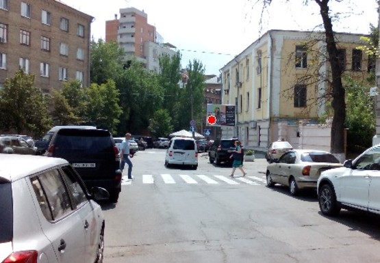 Фото рекламної площини за адресою Немировича-Данченко ул., 2 - Алмазова ул. (бывш. Кутузова ул.) (BackLit) Фото рекламної площини за адресою Немировича-Данченко ул., 2 - Алмазова ул. (бывш. Кутузова ул.) (BackLit)