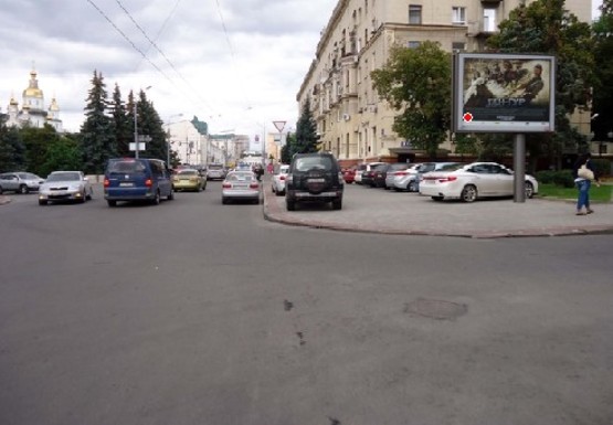 Фото рекламної площини за адресою Университетская ул. - Соборный спуск (напротив)