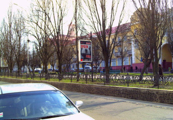 Фото рекламной плоскости по адресу Мира пр., аллея, магазин Гудзики Фото рекламной плоскости по адресу Мира пр., аллея, магазин Гудзики