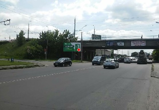 Фото рекламной плоскости по адресу Карпенка-Карого ул., перед мостом, со стороны рынка