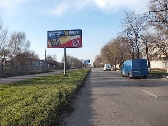 Фото рекламної площини за адресою Южное шоссе, автосалон, разделитель, к Металлургов