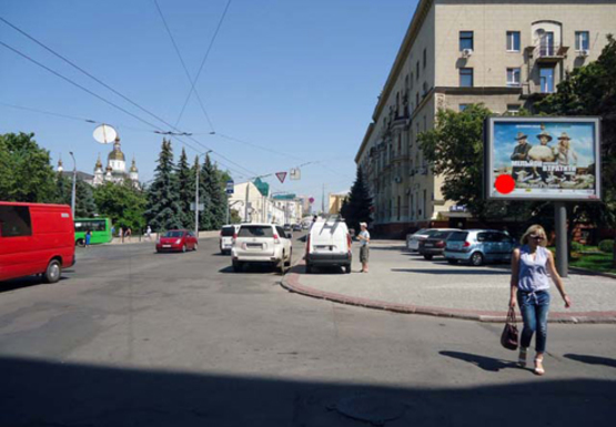 Фото рекламної площини за адресою Университетская ул. - Соборный спуск (напротив)