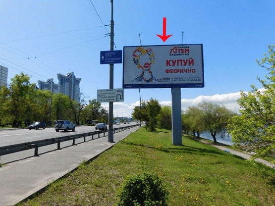 Фото рекламної площини за адресою Воссоединения пр-т, 2-й  от моста Патона, ж/м Русановка, в центр