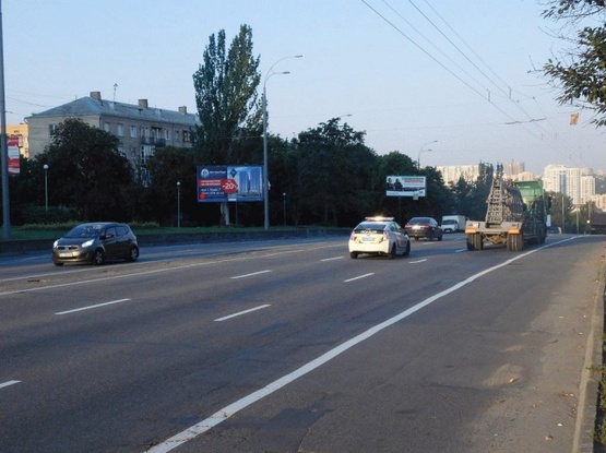 Фото рекламної площини за адресою Дружбы Народов б-р 12, в центр