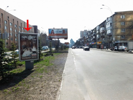 Фото рекламной плоскости по адресу Кутузова ул., на разделителе